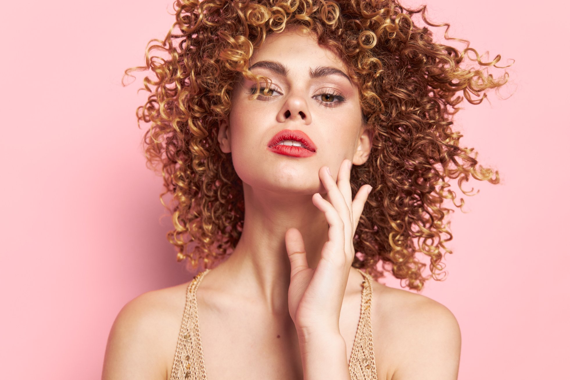 Sexy Model Curly Hair Red Lipstick Model Bright Makeup